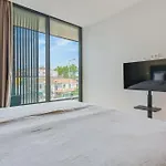 Chic Two-bedroom En In Town - Savoy Appartement