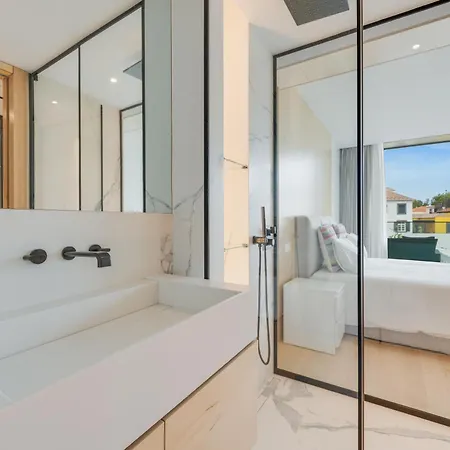 Chic Two-bedroom En In Town - Savoy Apartman Funchal