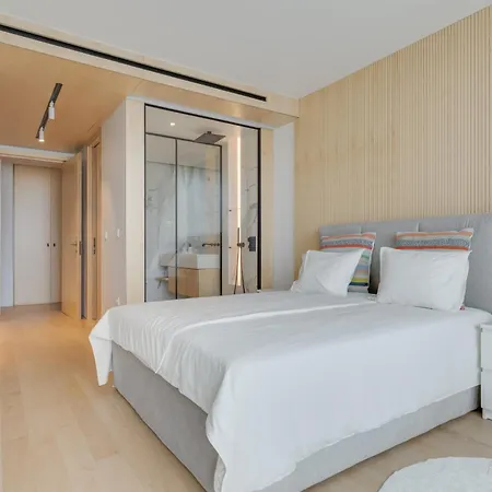Chic Two-bedroom En In Town - Savoy Appartement *