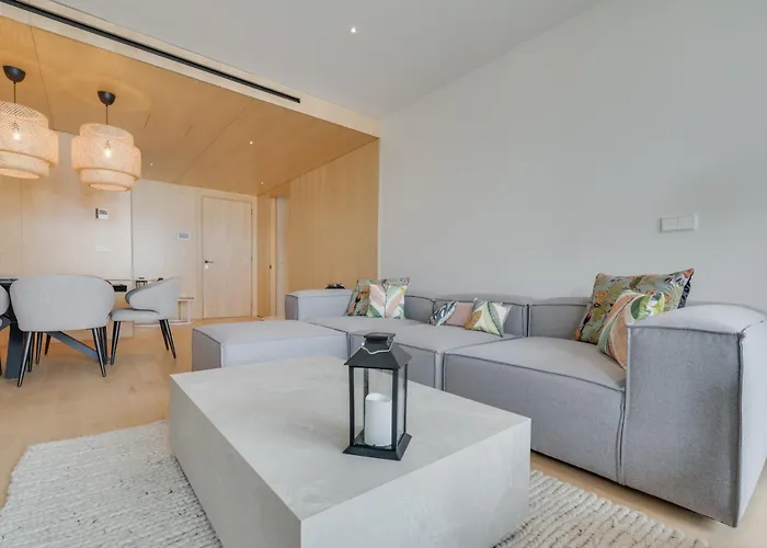 Chic Two-bedroom En In Town - Savoy * Funchal (Madeira)