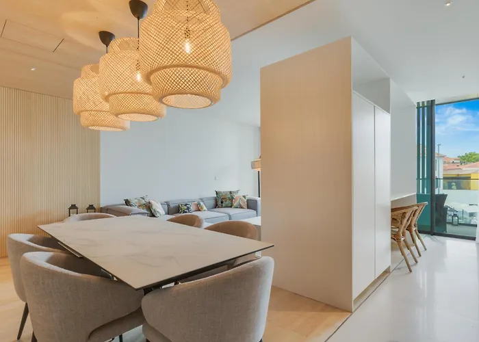Chic Two-bedroom En In Town - Savoy Lägenhet